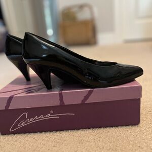 Caressa Size 7 1/2M